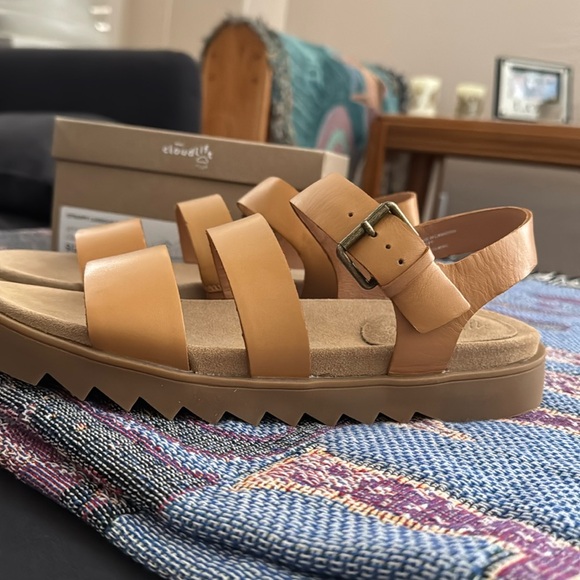 Brand New in Box. Madewell Cloud fit Strappy Lugsole Sandals - Picture 2 of 7